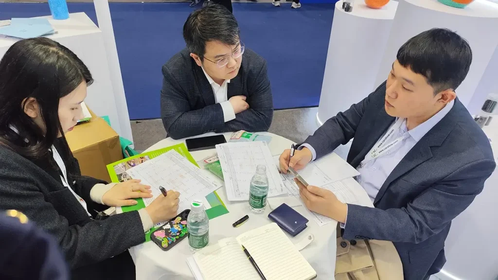 Risso-team-meeting-international-clients-at-CAC-2026-agrochemical-exhibition-in-Shanghai5.webp